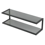 Suuri urbaani kylpyhuone inspiroi luonnontammihuonekaluilla, kivitasolla ja neliömäisellä altaalla, mustareunaisella pyöreällä peilillä, luonnonväreillä ja terrakottalattialla, luoden teollisen ja modernin ilmeen