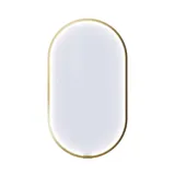 Suuri vihreä kylpyhuone, jossa allaskaappi, soikea peili kultaisella reunalla ja kauniit kehykselliset ovet