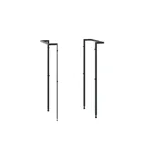 Kylpyhuoneen inspiraatio, jossa vaaleat tammikaapit, tyylikäs kaksinkertainen pesuallas, kaunis peilikaappi valolla, kalanruotokuvioinen lattia ja valkoinen marmoriseinä antavat klassisen ja valoisan ilmeen.