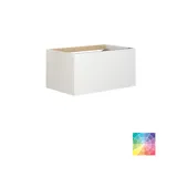 Tyylikäs kylpyhuone inspiraatio beige pesuallaskaapilla, jossa on sisälaatikko, yläkaappi, avoin hylly, soikea peili valaistuksella, yhteensopivat riippuvalaisimet, hylly peilin alla ja seinään kiinnitetty WC. Vaaleat, pitkät laatat seinillä