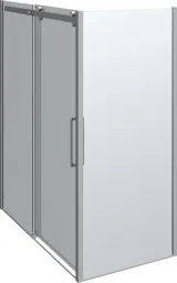 Suuri kylpyhuone, jossa on suuri ylellinen suihku, jossa on liukuovi, valkoiset kylpyhuonekalusteet, suuret modernit laatat ja pitkät verhot klassisen ja romanttisen ilmeen luomiseksi.