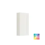 Suuri vihreä kylpyhuone, jossa allaskaappi, soikea peili kultaisella reunalla ja kauniit kehykselliset ovet