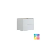 Kylpyhuone vinokatto inspiroituna, beigellä kalusteella, uritettu työtaso ja nelikulmainen pöytäallas, kaunis peili hyllyillä, siniset seinät, suuret ikkunat ja musta kalanruotolattia antavat valoisan ja urbaanin ilmeen.