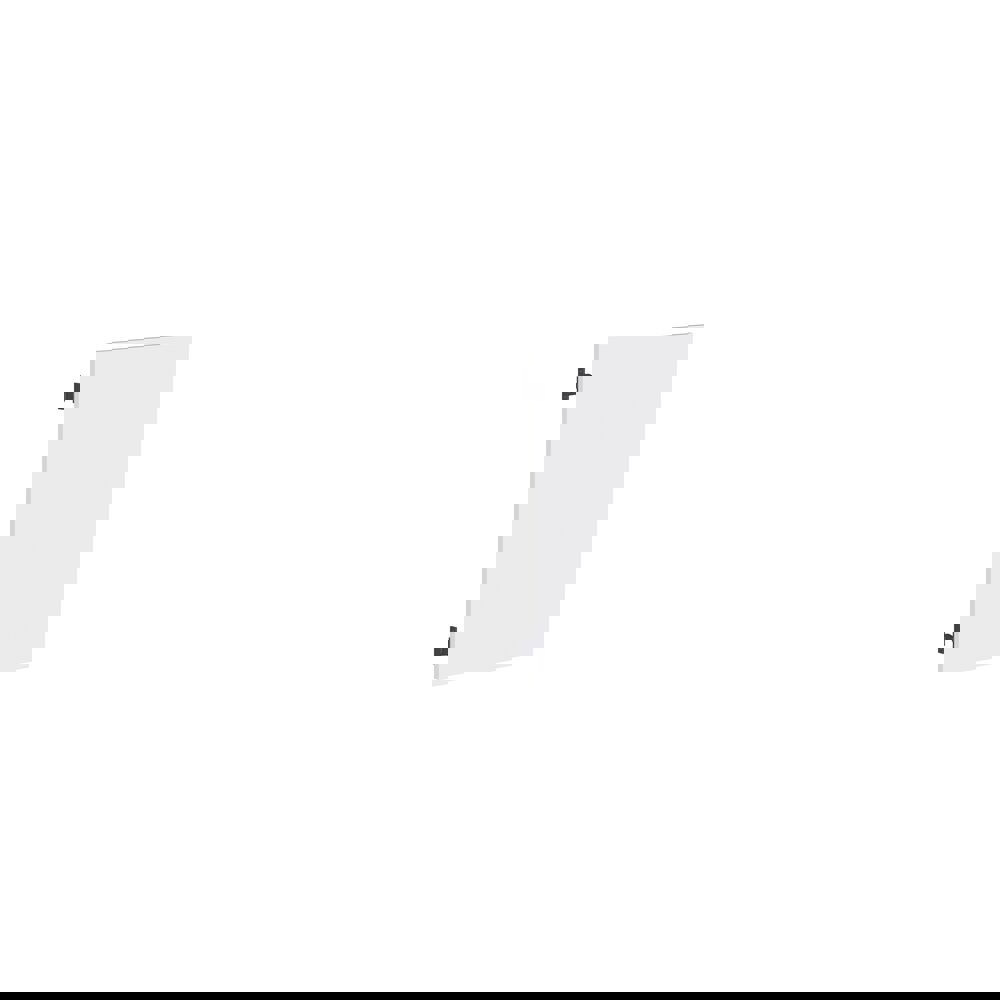 Suuri vihreä kylpyhuone, jossa allaskaappi, soikea peili kultaisella reunalla ja kauniit kehykselliset ovet