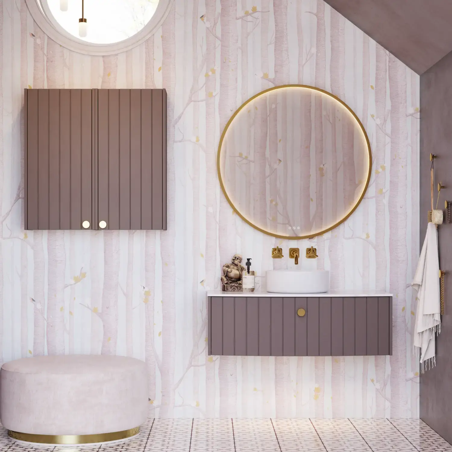 Inspiroiva kylpyhuone, jossa on erikoisvärisiä liloja kaappeja, tyylikäs taso ja tasolle asennettu allas, suuri peili messinkikehyksin, laatoitus ja seinät liloilla sävyillä luovat romanttisen ja naisellisen ilmeen