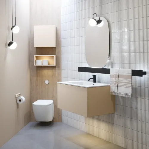 Tyylikäs kylpyhuone inspiraatio beige pesuallaskaapilla, jossa on sisälaatikko, yläkaappi, avoin hylly, soikea peili valaistuksella, yhteensopivat riippuvalaisimet, hylly peilin alla ja seinään kiinnitetty WC. Vaaleat, pitkät laatat seinillä