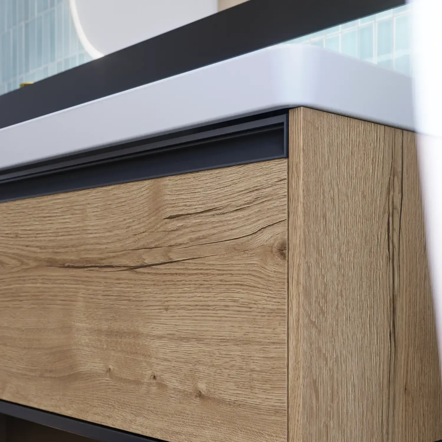 Kylpyhuone inspiraatiota pitkillä sinisillä laatoilla, kylpyhuonekalusteet luonnontammesta mustilla yksityiskohdilla, joka luo harmonisen ja hienostuneen ilmeen