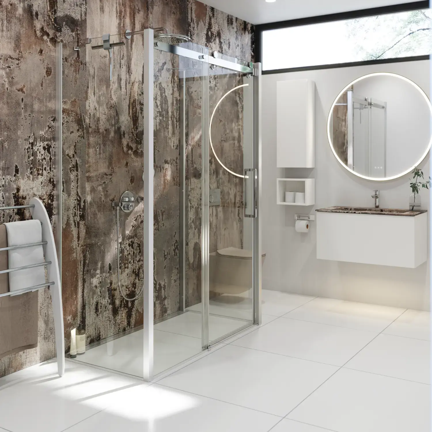 Inspiroiva kylpyhuone, jossa on ylellinen suihkukaappi liukuovella, valkoiset kylpyhuonekalusteet ja raa'an näköinen seinä, joka antaa kylpyhuoneelle raa'an ja urbaanin tunnelman.