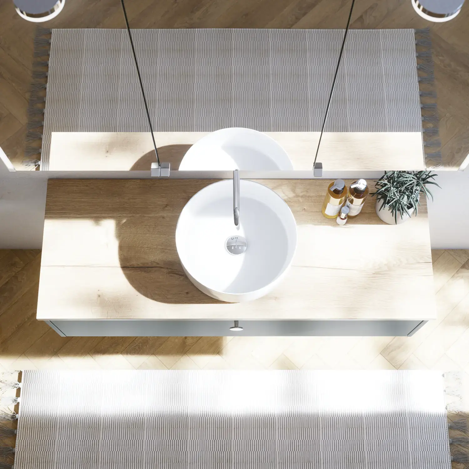 Suuri kylpyhuoneinspiraatio pohjoismaiseen tyyliin vaaleansinisillä kylpyhuonekalusteilla ja puutasolla, jossa tyylikäs pöytätason pesuallas, kalanruotoparketti luo valoisan ja klassisen tyylin