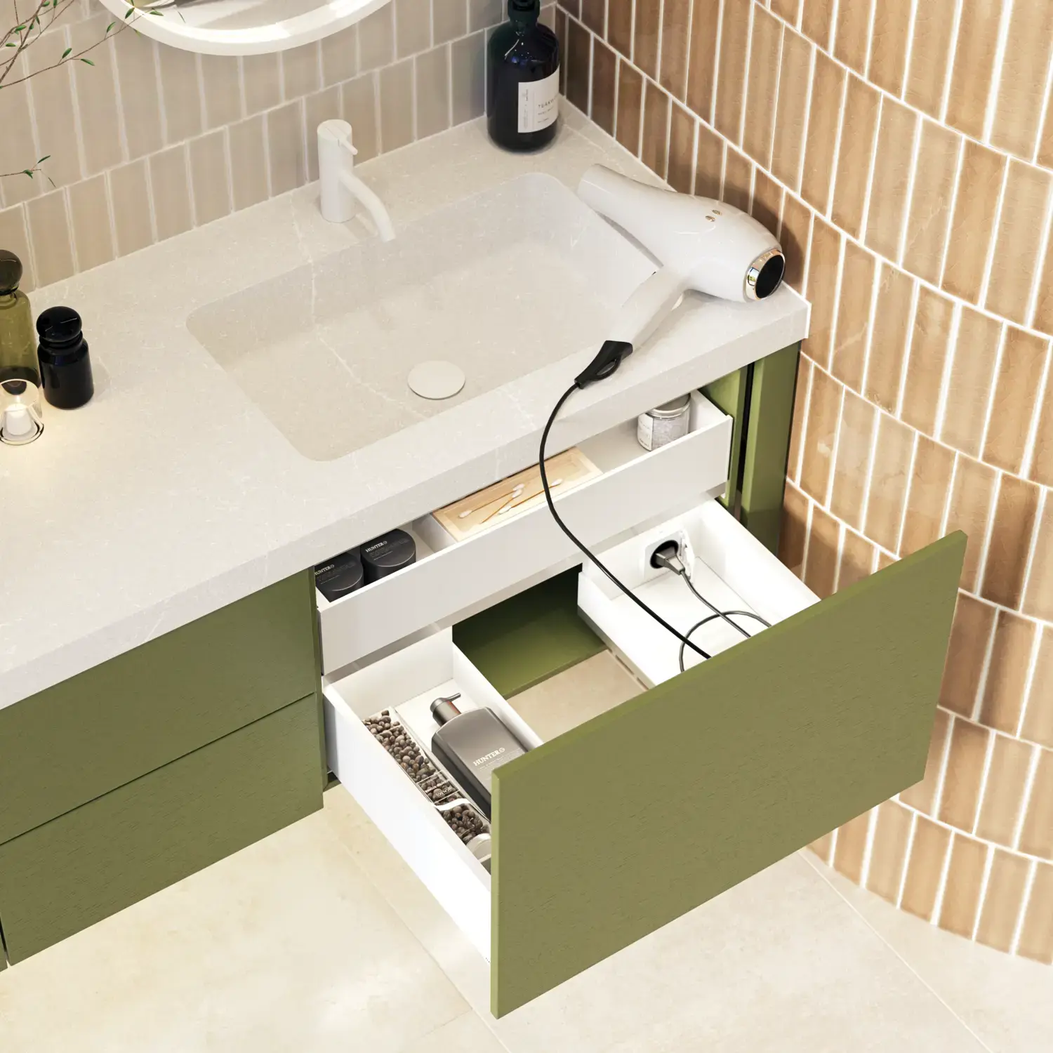 Suuri ja ylellinen kylpyhuone, jossa on kauniit, soikeat peilit ja kauniit laatat luonnollisissa väreissä