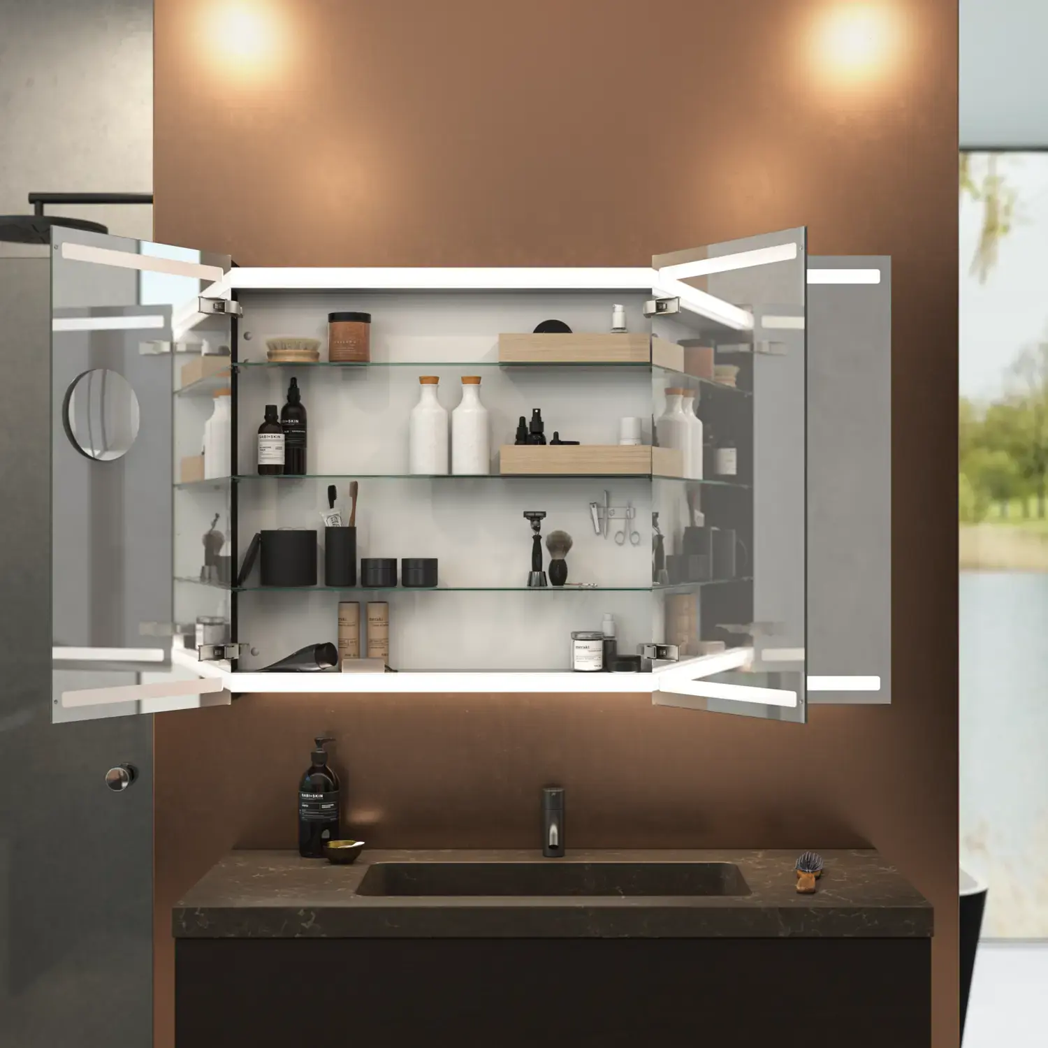 Suuri, tyylikäs kylpyhuone, jossa on tummat värit, tyylikäs peilikaappi integroidulla valaistuksella ja ylellinen kivitaso.