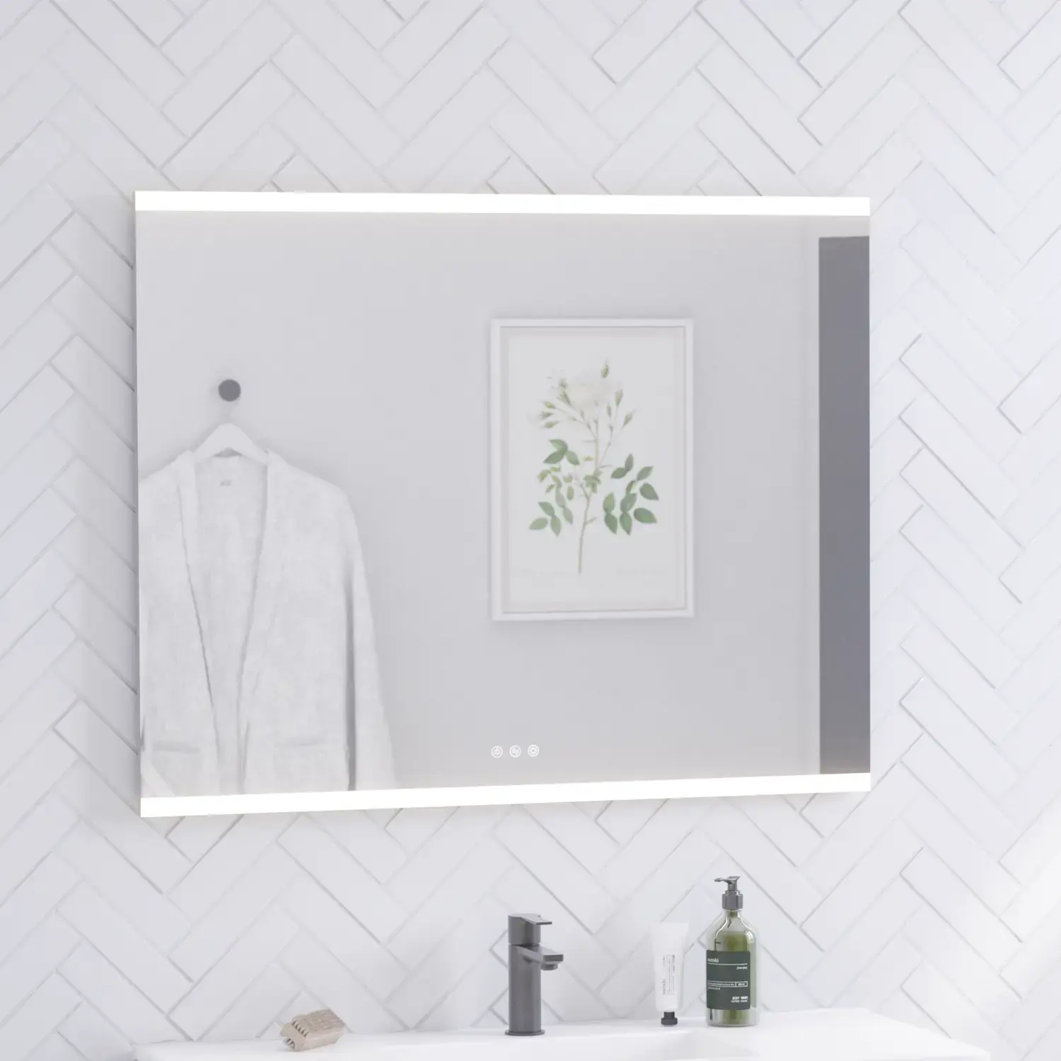 Kylpyhuoneen inspiraatio mustalla tammella, jossa on neliönmuotoinen pesuallas ja peili integroidulla valaistuksella, suuret valkoiset laatat lattialla ja kalanruotolaatat seinällä, jotka luovat valoisan ja modernin ilmeen.