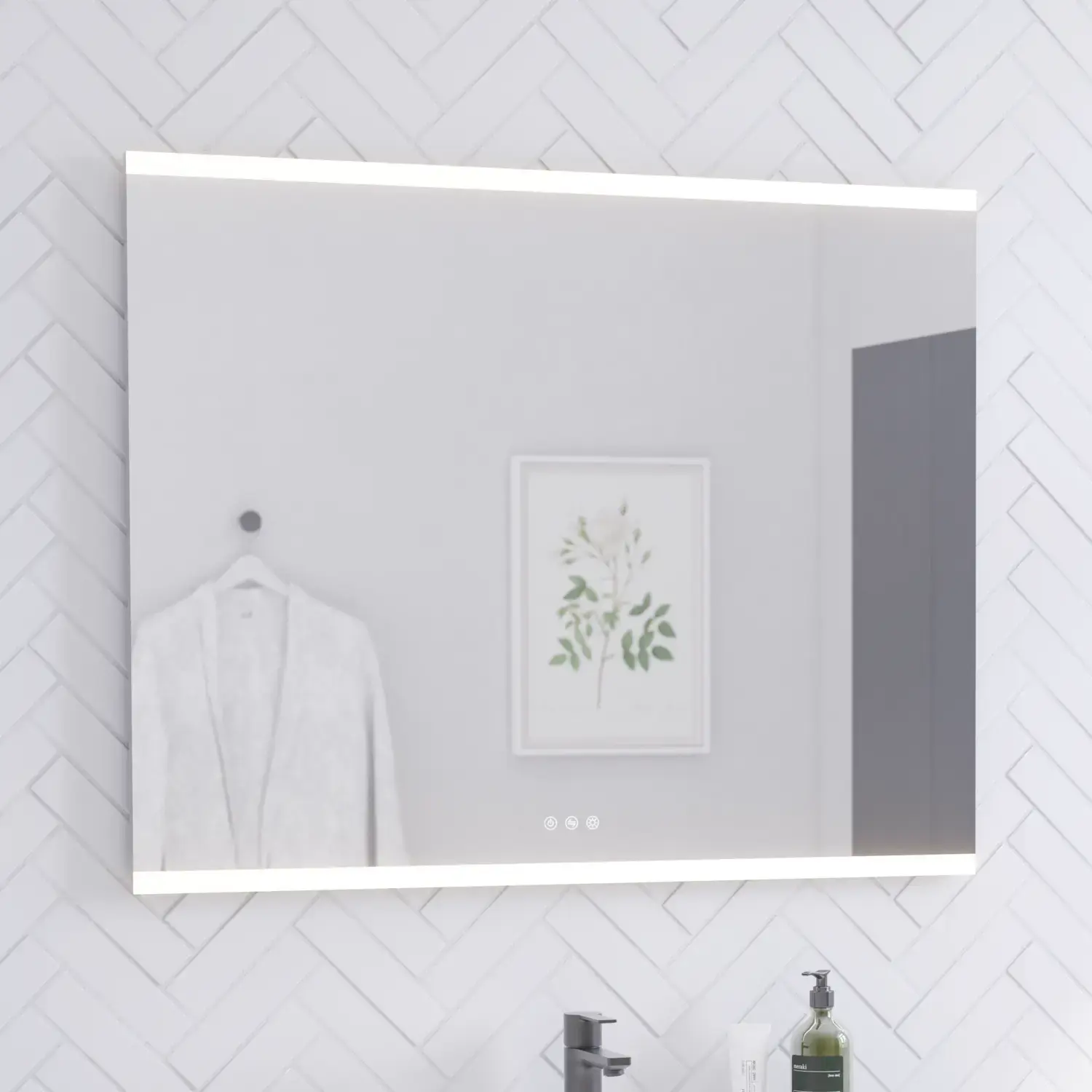 Kylpyhuoneen inspiraatio mustalla tammella, jossa on neliönmuotoinen pesuallas ja peili integroidulla valaistuksella, suuret valkoiset laatat lattialla ja kalanruotolaatat seinällä, jotka luovat valoisan ja modernin ilmeen.