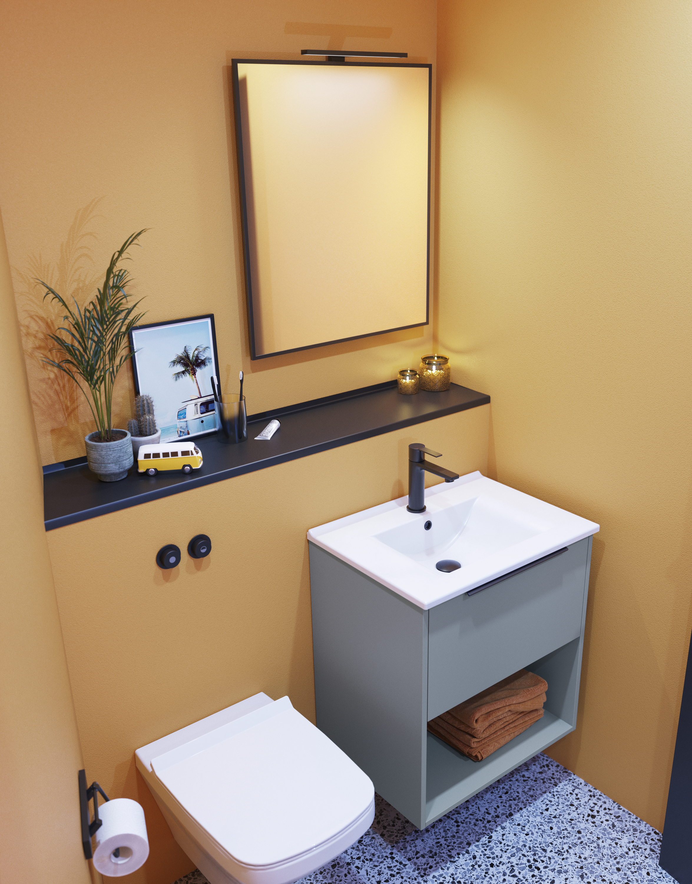 Pienen kylpyhuoneen inspiraatio vinokattoisilla ja lämpimän keltaisilla seinillä, tyylikäs vaaleansininen pesuallaskaappi, ohut ja tyylikäs pesuallas sekä mustareunainen neliönmuotoinen peili ja käytännöllinen lamppu.