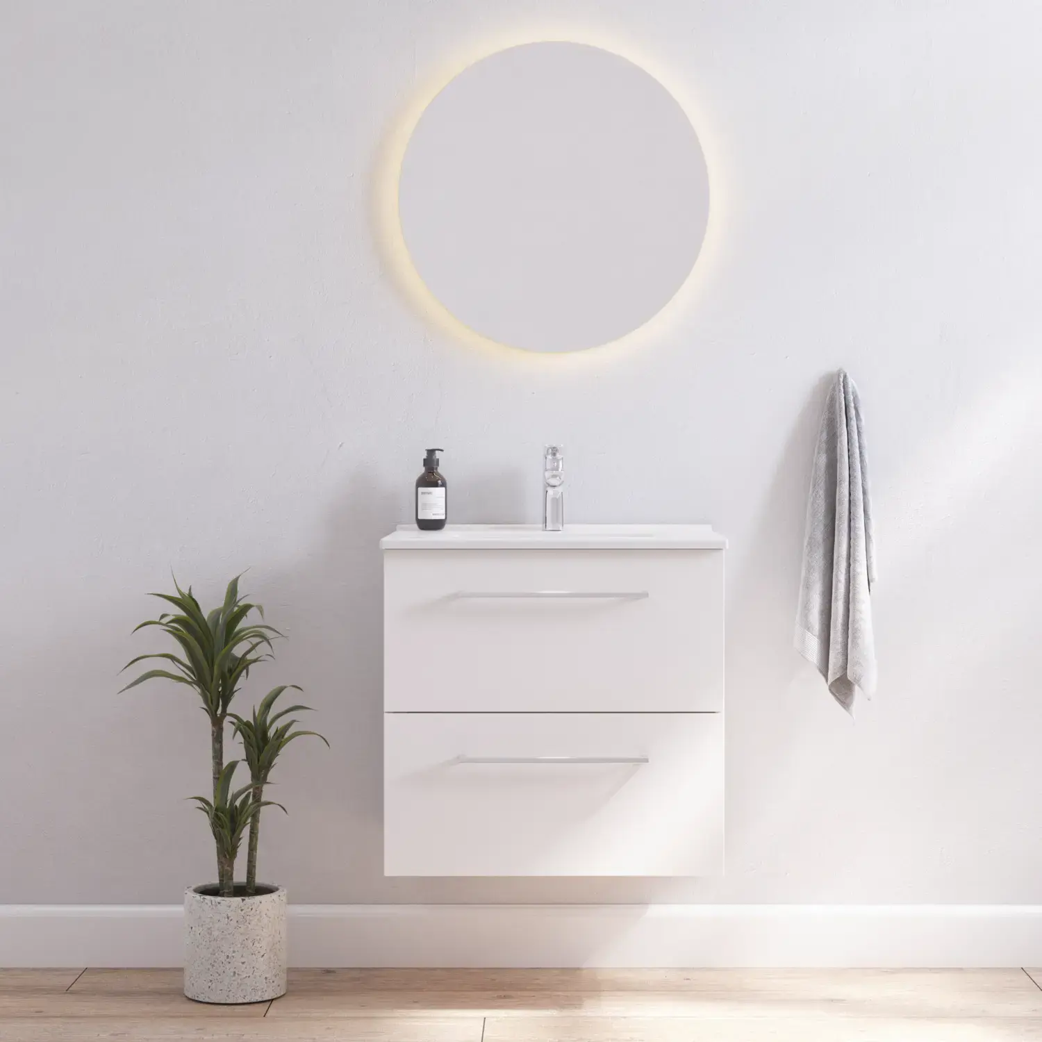 Kylpyhuone inspiraatio kapea valkoinen turhamaisuus yksikkö valkoisilla kahvoilla ja tyylikäs pesuallas kaunis pyöreä peili valo, valkoiset seinät ja puulattia valoisa ja minimalistinen ilme.