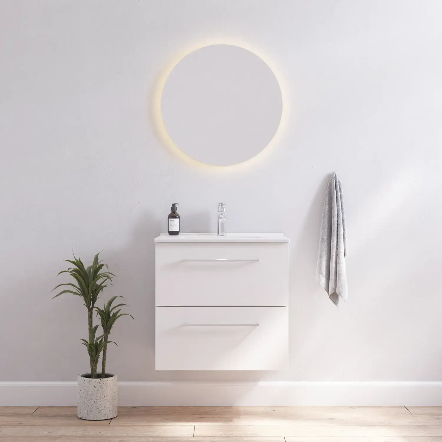 Kylpyhuone inspiraatio kapea valkoinen turhamaisuus yksikkö valkoisilla kahvoilla ja tyylikäs pesuallas kaunis pyöreä peili valo, valkoiset seinät ja puulattia valoisa ja minimalistinen ilme.